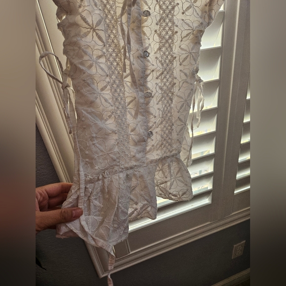Elegant Cream Lace Women's Top Size Small - Picture 7 of 8